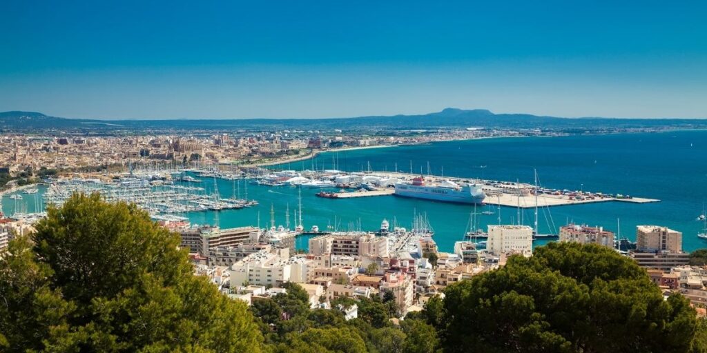 Barcelona – Mallorca: Ein umfassender Reiseführer für eine unvergessliche Mittelmeerreise Barcelona – Mallorca: Ein umfassender Reiseführer für eine unvergessliche Mittelmeerreise